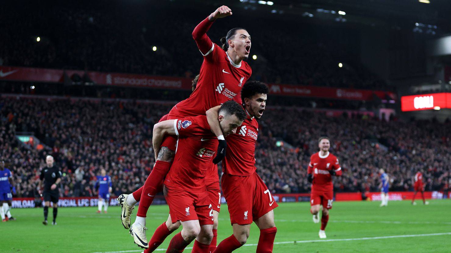 Liverpool vẫn thể hiện phong độ mạnh mẽ, với chiến thắng 4-1 trước Chelsea, kéo dài chuỗi trận bất bại lên 11 trận
