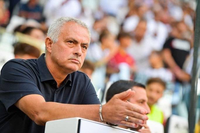 Mourinho, sau khi rời AS Roma vào đầu năm, hiện đang ở trong tình trạng không rõ ràng về sự nghiệp