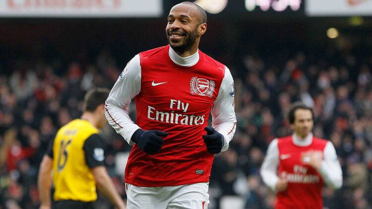Số áo 14 gắn liền với huyền thoại Thierry Henry, trở thành biểu tượng cho sự nghiệp lừng lẫy của anh tại Arsenal