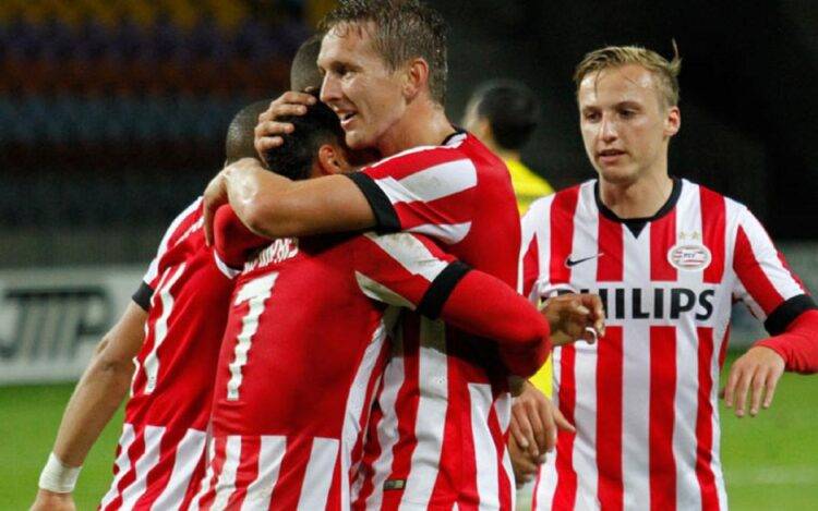 PSV không kém phần ấn tượng với vị trí dẫn đầu tại giải VĐQG Hà Lan