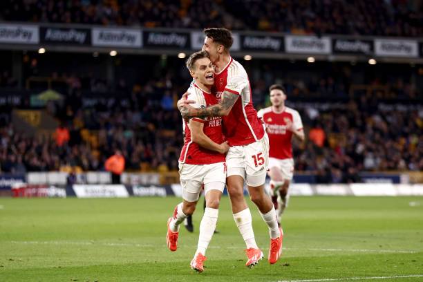Arsenal vừa đánh bại Wolves với tỷ số 2-0, lấy lại ngôi đầu bảng