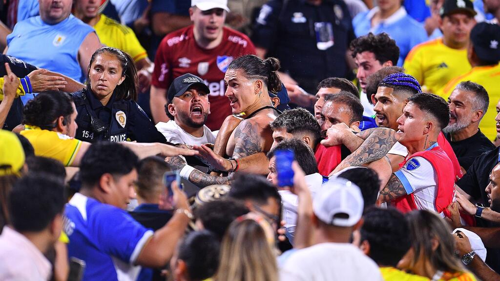 Tin tức Copa America 2024: Darwin Nunez Đụng Độ Cổ Động Viên Colombia Trên Khán Đài