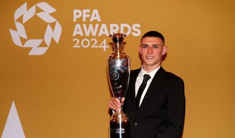 Tin tức: Phil Foden được vinh danh là Cầu thủ xuất sắc nhất năm của PFA